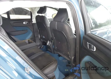 2023 Volvo Xc40 Recharge Pure Electric Twin Ultimate z USA, uszkodzony, nr VIN YV4ED3UM3P2089275